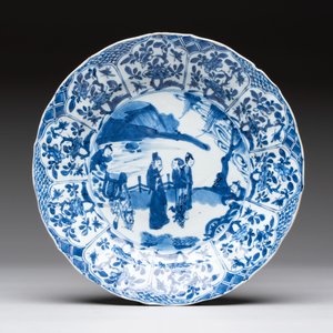 Three Chinese blue and white dishes with figural design, Kangxi — 照片 4