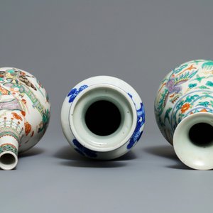 Three Chinese blue and white, doucai and famille verte vases, 19/20th C. — photo 6