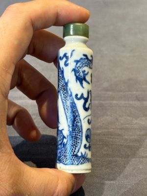 Three Chinese blue and white 'dragon' snuff bottles, 19th C. — photo 21