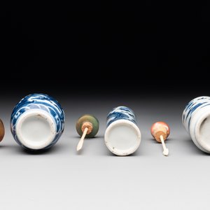 Three Chinese blue and white 'dragon' snuff bottles, 19th C. — photo 6
