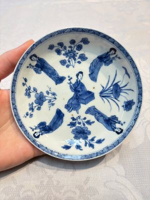 Three Chinese blue and white 'Elegant Beauties' cups and saucers, Chenghua and jade marks, Kangxi — photo 1