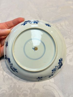 Three Chinese blue and white 'Elegant Beauties' cups and saucers, Chenghua and jade marks, Kangxi — photo 2