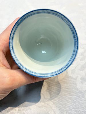 Three Chinese blue and white 'Elegant Beauties' cups and saucers, Chenghua and jade marks, Kangxi — photo 21