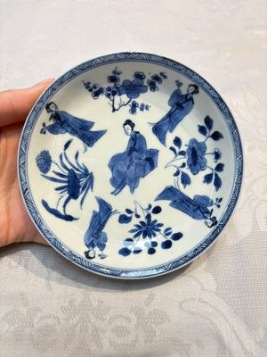 Three Chinese blue and white 'Elegant Beauties' cups and saucers, Chenghua and jade marks, Kangxi — photo 3