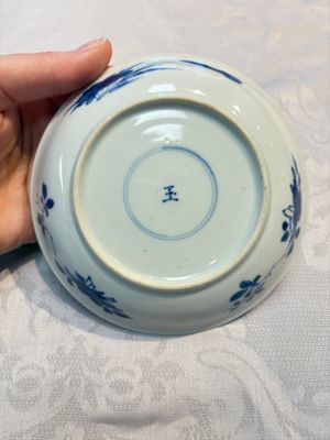 Three Chinese blue and white 'Elegant Beauties' cups and saucers, Chenghua and jade marks, Kangxi — photo 6