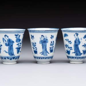 Three Chinese blue and white 'Elegant Beauties' cups and saucers, Chenghua and jade marks, Kangxi — photo 6