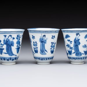 Three Chinese blue and white 'Elegant Beauties' cups and saucers, Chenghua and jade marks, Kangxi — photo 7