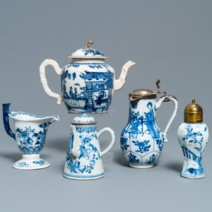 Three Chinese blue and white ewers, a teapot and a metal-mounted vase, Kangxi/Qianlong — photo 1