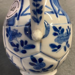 Three Chinese blue and white ewers, a teapot and a metal-mounted vase, Kangxi/Qianlong — photo 19
