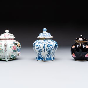 Three Chinese blue and white, famille rose and black-glazed covered teapots, a salt, an Imari-style covered bowl, and a famille verte bowl, 18th C. — photo 3