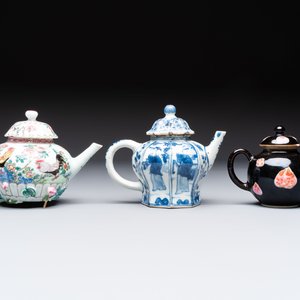 Three Chinese blue and white, famille rose and black-glazed covered teapots, a salt, an Imari-style covered bowl, and a famille verte bowl, 18th C. — photo 4