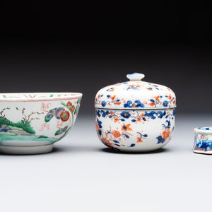 Three Chinese blue and white, famille rose and black-glazed covered teapots, a salt, an Imari-style covered bowl, and a famille verte bowl, 18th C. — photo 9