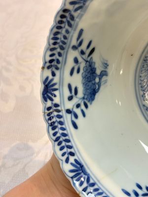 Three Chinese blue and white 'Fish' bowls and a bottle vase, Kangxi marks, 19th C. — 照片 29