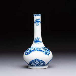 Three Chinese blue and white 'Fish' bowls and a bottle vase, Kangxi marks, 19th C. — 照片 10
