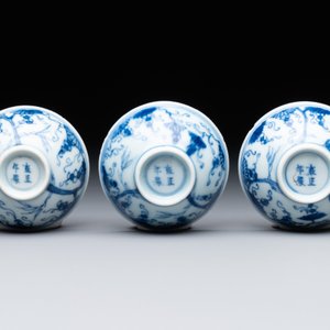 Three Chinese blue and white 'grapevines' cups, Yongzheng mark and of the period — 照片 5