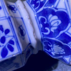 Three Chinese blue and white hexagonal and octagonal vases, Kangxi — 照片 24