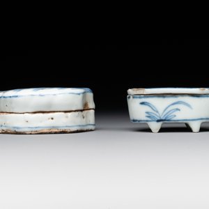 Three Chinese blue and white incense boxes and covers for the Japanese market, late Ming, 17th C. — 照片 10