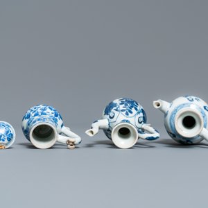 Three Chinese blue and white jugs, Kangxi — photo 6