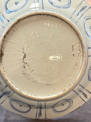Three Chinese blue and white 'kraak' dishes with a bird and flowers, Wanli — photo 11