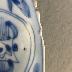 Three Chinese blue and white kraak porcelain 'deer' and 'prunus' plates, Wanli — photo 3