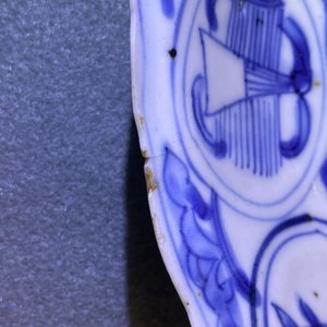 Three Chinese blue and white kraak porcelain 'deer' and 'prunus' plates, Wanli — photo 4