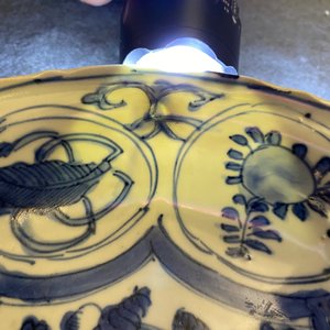 Three Chinese blue and white kraak porcelain plates with birds and a grasshopper, Wanli — photo 3