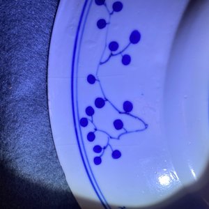 Three Chinese blue and white 'Long Eliza' plates, Kangxi/Yongzheng — 照片 13