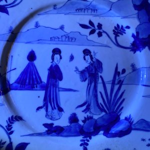 Three Chinese blue and white 'Long Eliza' plates, Kangxi/Yongzheng — 照片 10