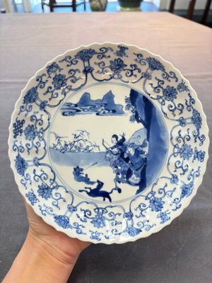 Three Chinese blue and white ’Mu Lan Qiu Xian 木蘭秋獮' plates, Kangxi — 照片 1