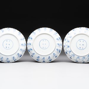 Three Chinese blue and white ’Mu Lan Qiu Xian 木蘭秋獮' plates, Kangxi — 照片 3