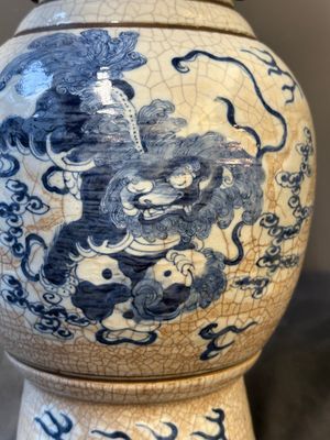Three Chinese blue and white Nanking crackle-glazed vases, Chenghua mark, 19th C. — photo 17
