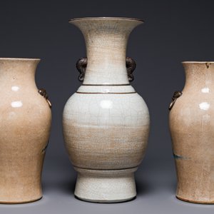 Three Chinese blue and white Nanking crackle-glazed vases, Chenghua mark, 19th C. — photo 2