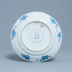 Three Chinese blue and white plates, Chenghua marks, Kangxi — 照片 5