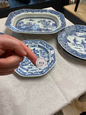 Three Chinese blue and white plates, three saucers and an octagonal dish, Qianlong — 照片 1