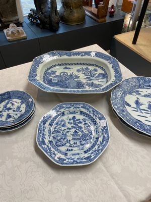 Three Chinese blue and white plates, three saucers and an octagonal dish, Qianlong — 照片 2