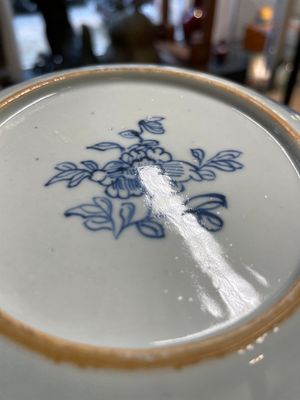 Three Chinese blue and white plates, three saucers and an octagonal dish, Qianlong — 照片 24