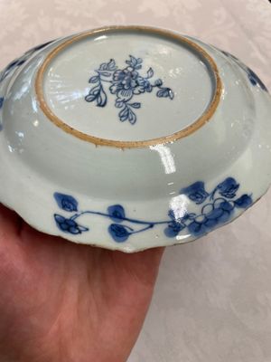 Three Chinese blue and white plates, three saucers and an octagonal dish, Qianlong — 照片 27