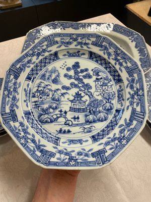 Three Chinese blue and white plates, three saucers and an octagonal dish, Qianlong — 照片 3