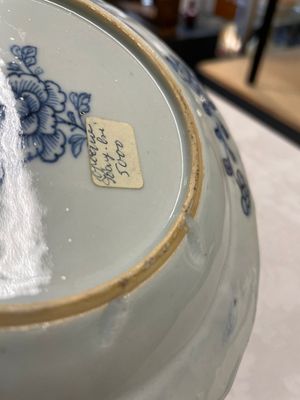 Three Chinese blue and white plates, three saucers and an octagonal dish, Qianlong — 照片 32