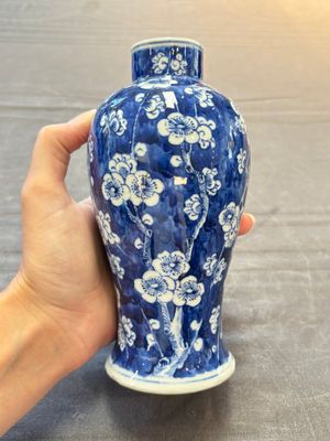 Three Chinese blue and white 'plum blossom' vases and covers, Kangxi mark, 19th C. — 照片 24