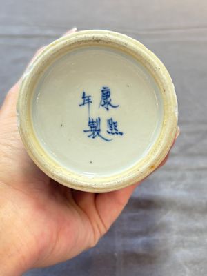 Three Chinese blue and white 'plum blossom' vases and covers, Kangxi mark, 19th C. — 照片 26