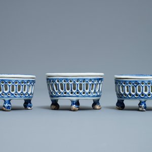 Three Chinese blue and white salts after European silver models, Qianlong — photo 2
