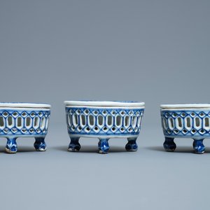 Three Chinese blue and white salts after European silver models, Qianlong — photo 4
