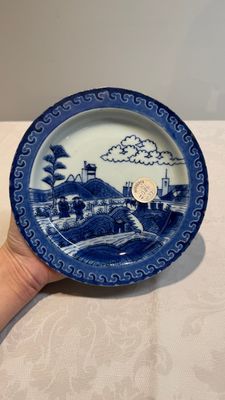 Three Chinese blue and white 'Scheveningen' or 'Nabeshima' plates, Kangxi — photo 1