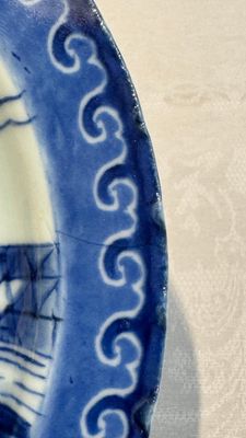 Three Chinese blue and white 'Scheveningen' or 'Nabeshima' plates, Kangxi — photo 4