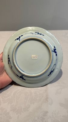 Three Chinese blue and white 'Scheveningen' or 'Nabeshima' plates, Kangxi — photo 5