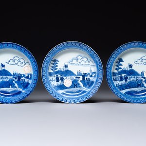 Three Chinese blue and white 'Scheveningen' or 'Nabeshima' plates, Kangxi — photo 1