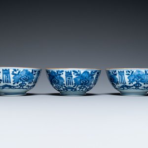 Three Chinese blue and white 'Shou' bowls, Kangxi — 照片 4