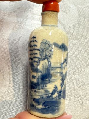 Three Chinese blue and white snuff bottles with landscapes and 'Buddhist Lions', Yongzheng marks, 19th C. — photo 10