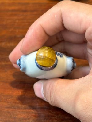 Three Chinese blue and white snuff bottles, Yongzheng mark, 19th C. — 照片 16